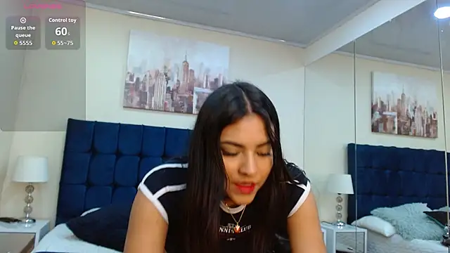 Snapshot of ValerieLyon_ chatting on 06/23/26, 07:01 ValerieLyon online show from 06/23/26, 07:01