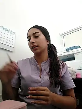 Snapshot of saray_outdoorss chatting on 05/12/26, 02:58 saray outdoorss online show from 05/12/26, 02:58