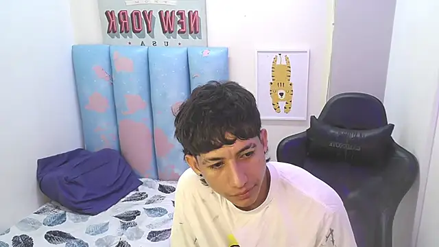 Snapshot of liam_play chatting on 05/31/26, 08:32 liam play online show from 05/31/26, 08:32