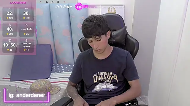 Snapshot of liam_play chatting on 06/21/26, 04:04 liam play online show from 06/21/26, 04:04