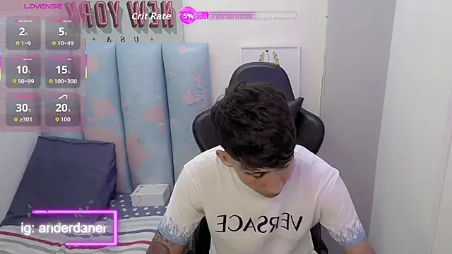 Snapshot of liam_play chatting on 06/22/26, 05:37 liam play online show from 06/22/26, 05:37