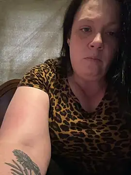 Snapshot of blueeyez1987 chatting on 05/16/26, 05:23 blueeyez1987 online show from 05/16/26, 05:23