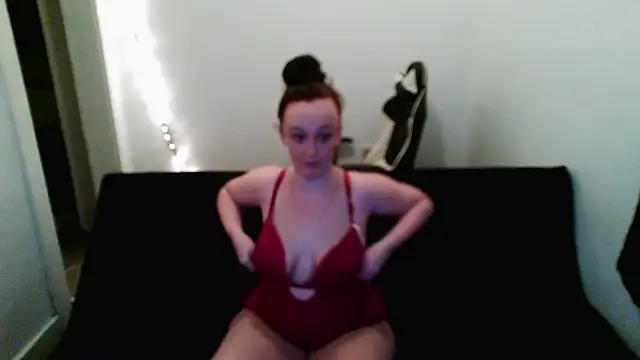 PeechyXOXO online show from 05/06/26, 04:41