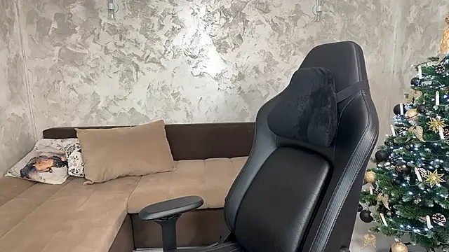 SophiePale online show from 12/19/25, 08:10