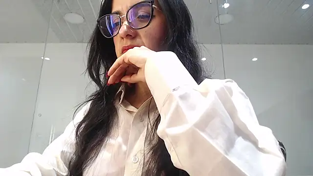 Lizeth White  online show from 06/30/26, 08:21