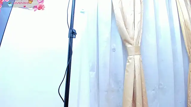 mia18    online show from 05/19/26, 09:21