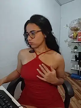 Snapshot of alanahot94 chatting on 05/24/26, 12:26 alanahot94 online show from 05/24/26, 12:26