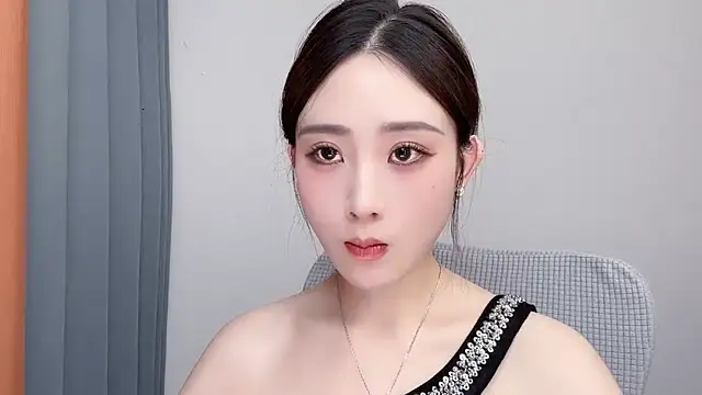  222Mia online show from 06/24/26, 08:35
