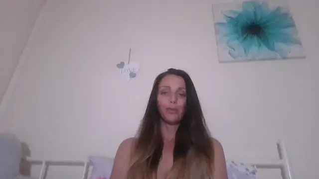 LouiseLovell online show from 06/04/26, 10:21