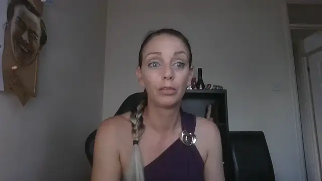 LouiseLovell online show from 06/12/26, 07:02