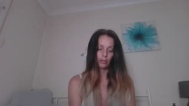 LouiseLovell online show from 06/16/26, 07:55