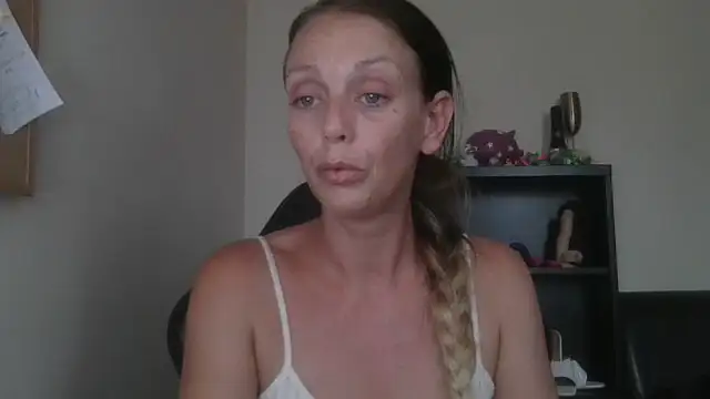 LouiseLovell online show from 07/15/26, 06:24