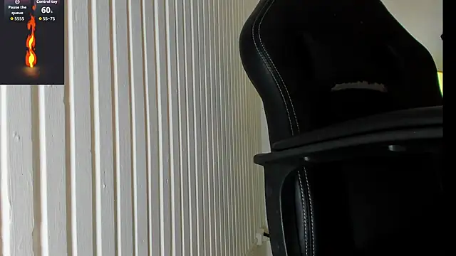 Snapshot of _maximo_1 chatting on 06/19/26, 01:15 maximo 1 online show from 06/19/26, 01:15