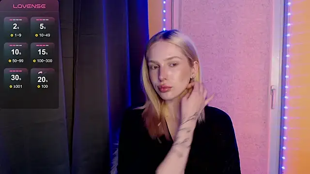 Snapshot of MichelleVelour chatting on 05/11/26, 05:32 MichelleVelour online show from 05/11/26, 05:32