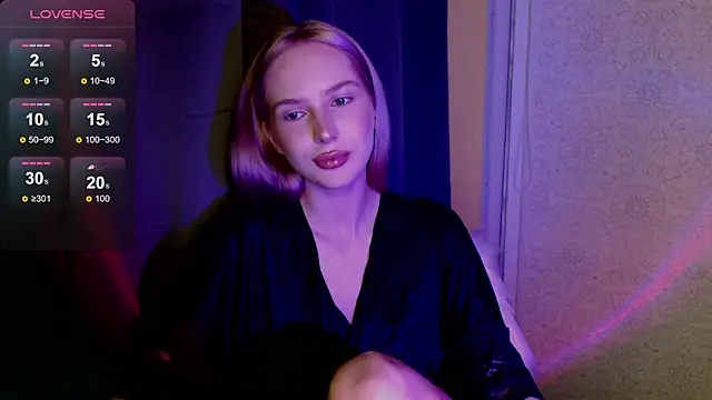 Snapshot of MichelleVelour chatting on 05/20/26, 05:30 MichelleVelour online show from 05/20/26, 05:30