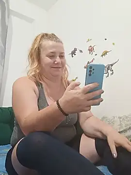 JuliaBestX online show from 07/13/26, 11:40
