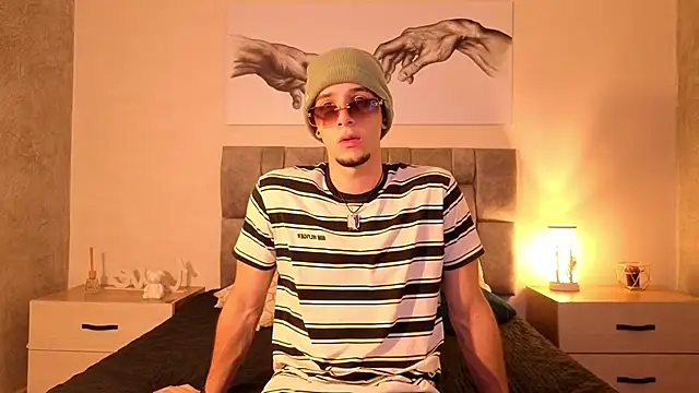 isaacblaze  online show from 05/20/26, 03:45