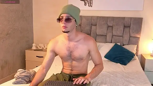 isaacblaze  online show from 05/23/26, 03:56
