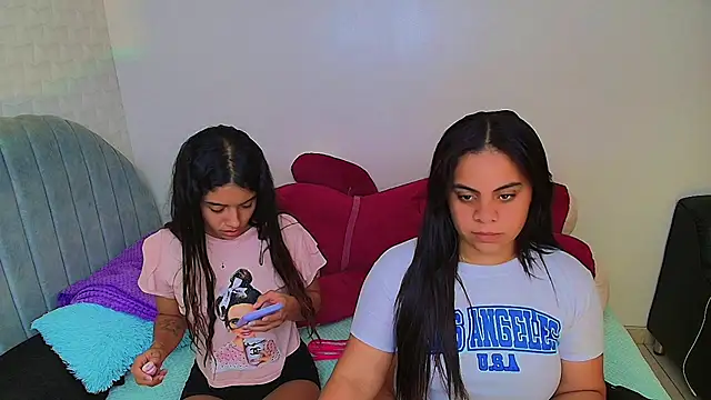 your favorite girls online show from 06/30/26, 04:52