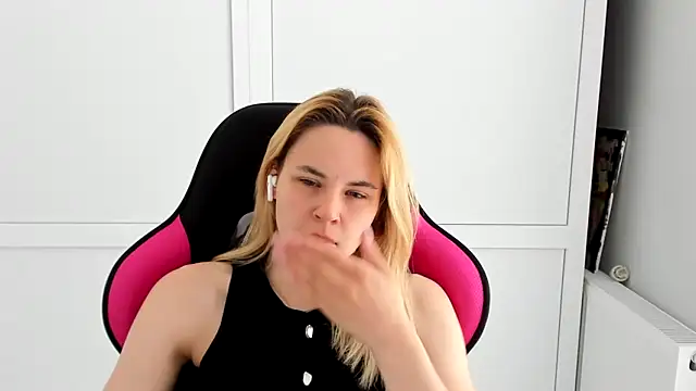 Emma starrs  online show from 05/24/26, 07:35