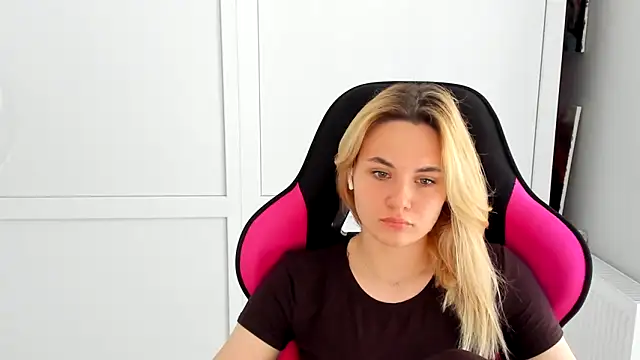 Emma starrs  online show from 06/05/26, 06:52