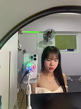 Lov3lily online show from 06/10/26, 04:39