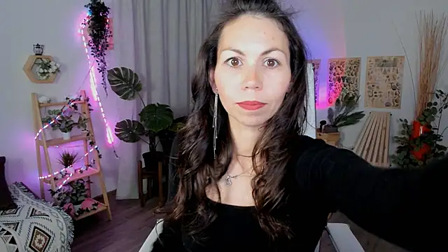 TrasyMorris online show from 06/01/26, 04:14