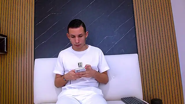 Isak Berekoa online show from 06/26/26, 11:03
