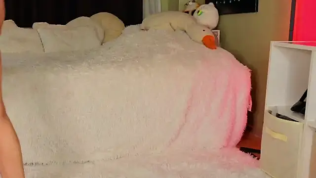 Snapshot of Regina_Amour chatting on 07/05/26, 05:20 Regina Amour online show from 07/05/26, 05:20