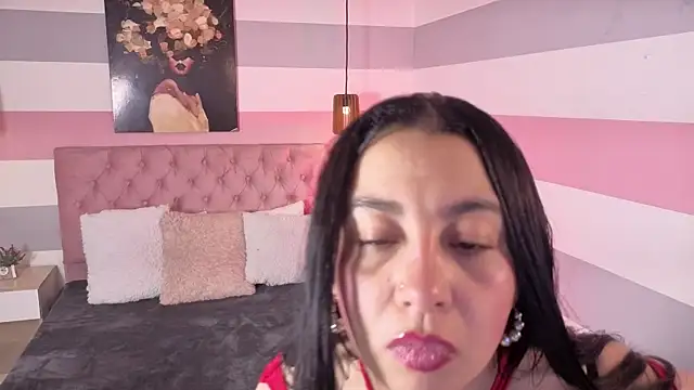 lia valentino online show from 06/19/26, 03:22