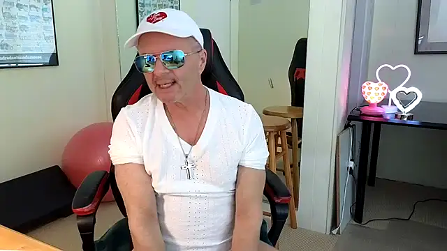 hotdadbod online show from 02/03/25, 09:39