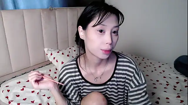 neverstoplovingme online show from 05/19/26, 01:44