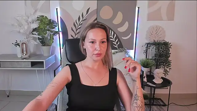 Charlotte Hudson online show from 07/06/26, 03:03
