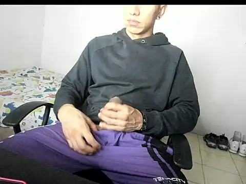 Snapshot of aquiles04 chatting on 06/20/26, 04:26 aquiles04 online show from 06/20/26, 04:26