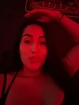 Snapshot of areviklusine1 chatting on 06/12/26, 11:25 areviklusine1 online show from 06/12/26, 11:25