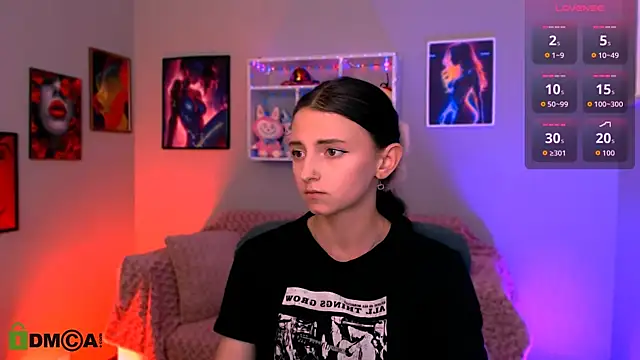 caroline honeyy online show from 06/13/26, 07:45