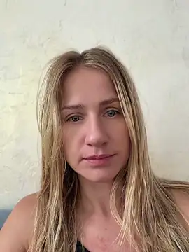 Snapshot of AnnaMist_ chatting on 07/07/26, 01:04 AnnaMist online show from 07/07/26, 01:04