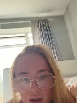 miaflowerxx online show from 07/30/26, 10:58
