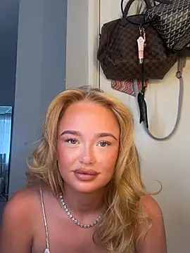 miaflowerxx online show from 07/31/26, 12:26