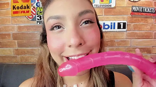 Snapshot of foxy_antonela chatting on 07/15/26, 02:39 foxy antonela online show from 07/15/26, 02:39
