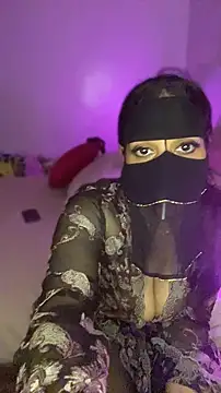 BrunetteQueen1 online show from 06/11/26, 07:23