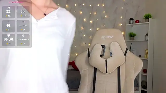 Kira  Fluffy online show from 07/08/26, 12:04