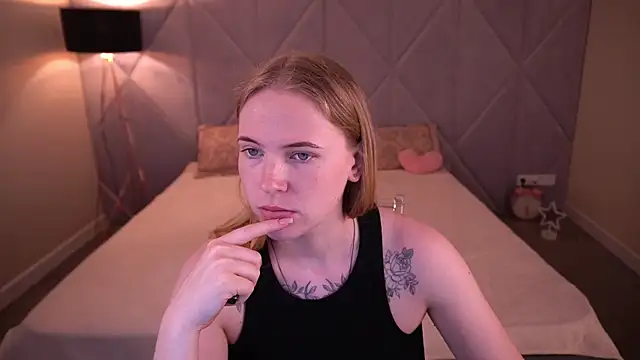 NikkyReyyy online show from 05/20/26, 05:24