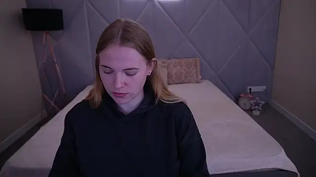 NikkyReyyy online show from 05/27/26, 05:26