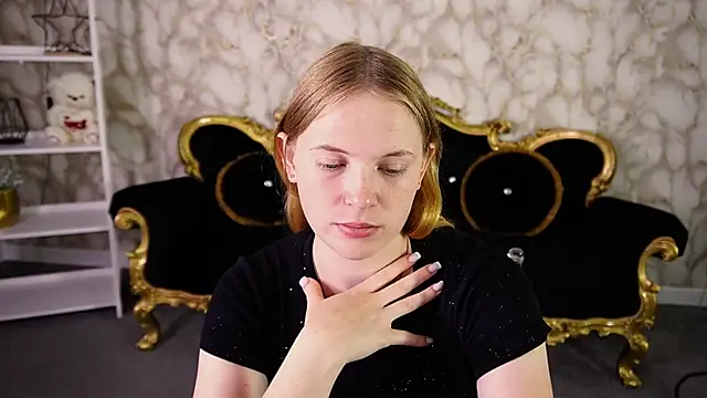 NikkyReyyy online show from 06/30/26, 05:41
