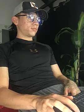 Snapshot of Salvatore_angelo chatting on 05/27/26, 03:03 Salvatore angelo online show from 05/27/26, 03:03