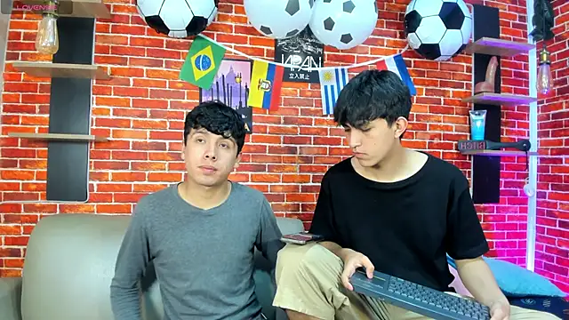 Hoot boyss  online show from 06/17/26, 08:10