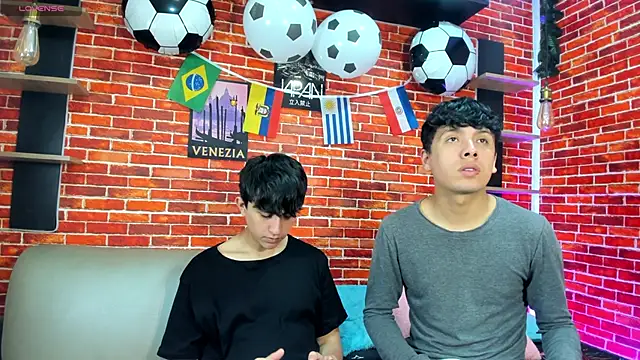 Hoot boyss  online show from 06/18/26, 08:02