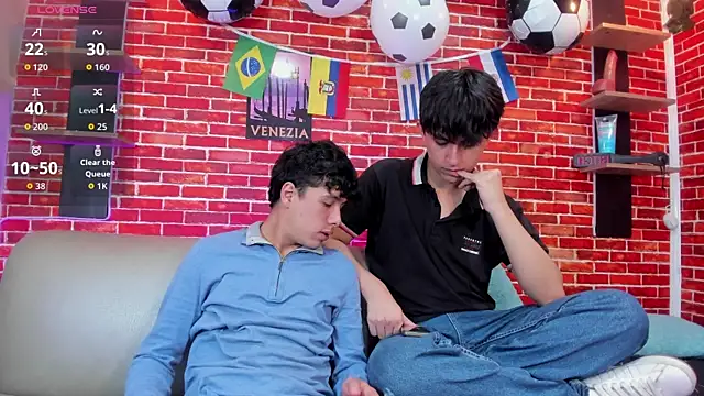 Hoot boyss  online show from 06/22/26, 08:06