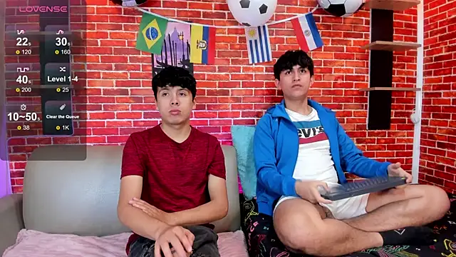 Hoot boyss  online show from 06/26/26, 08:02